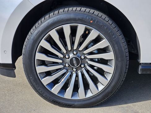 Used 2019 Lincoln Navigator Reserve image 13