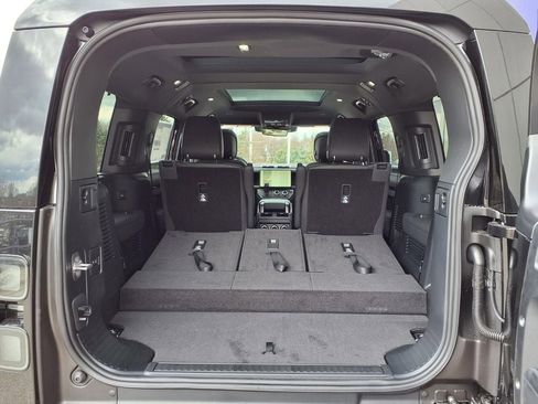 New 2026 Land Rover Defender 130 X-Dynamic SE AWD/4WD image 27