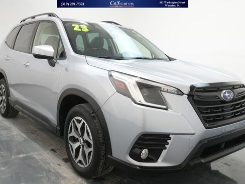 Used 2023 Subaru Forester Premium image 1