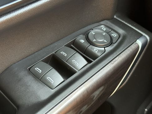 Used 2022 Chevrolet Silverado 1500 LTZ w/ LTZ Convenience Package II RWD image 25