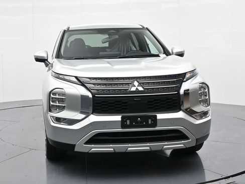 Used 2024 Mitsubishi Outlander SE image 3