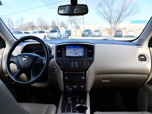 Used 2020 Nissan Pathfinder Platinum AWD/4WD image 17