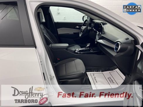 Used 2025 Chevrolet Trax LT w/ LT Convenience Package image 39