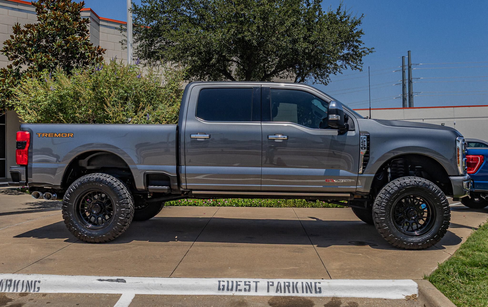 Used 2024 Ford F250 Platinum w/ Tremor Off-Road Package AWD/4WD image 11