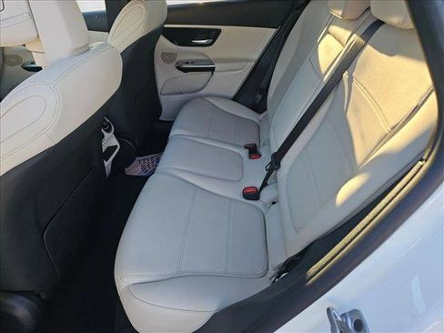 Used 2025 Mercedes-Benz GLC 300 4MATIC image 7