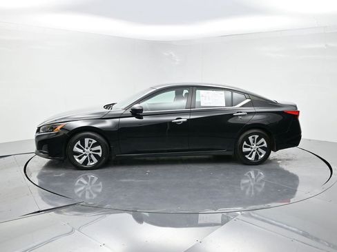 Used 2024 Nissan Altima 2.5 S image 3