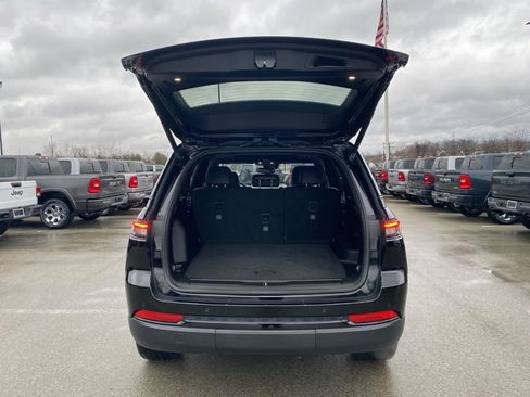 Used 2023 Jeep Grand Cherokee Altitude image 13