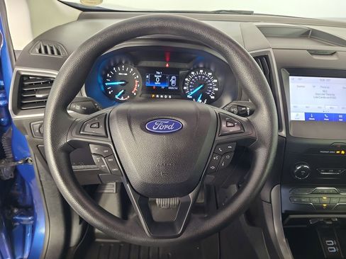 Used 2020 Ford Edge SE image 12
