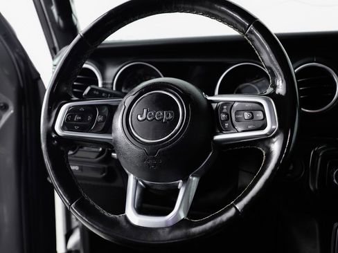 Used 2020 Jeep Gladiator Overland w/ Popular Equipment Package image 20