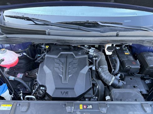 Used 2023 Kia Carnival LX image 10