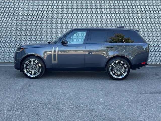 Used 2025 Land Rover Range Rover SE AWD/4WD image 2