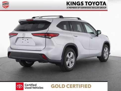 Used 2024 Toyota Highlander LE AWD/4WD image 4