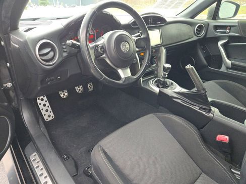 Used 2017 Toyota 86 image 14