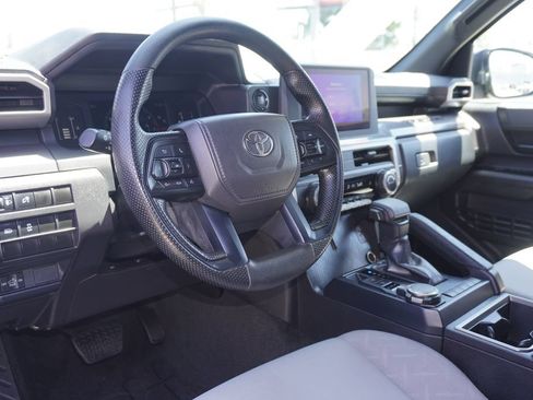 Certified 2025 Toyota Tacoma SR5 AWD/4WD image 11