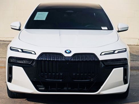 Used 2024 BMW i7 xDrive60 w/ Premium Package AWD/4WD image 55