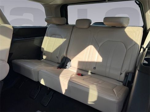 Used 2024 Ford Expedition Limited image 16