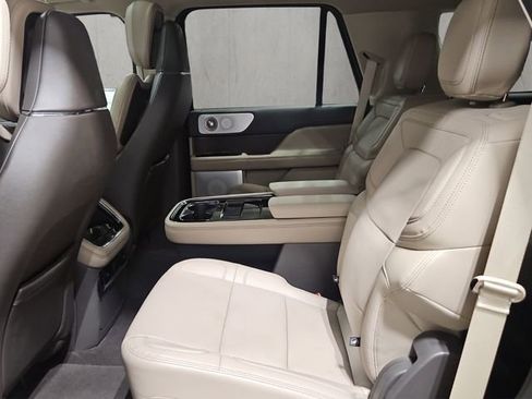 Used 2024 Lincoln Navigator Reserve image 22