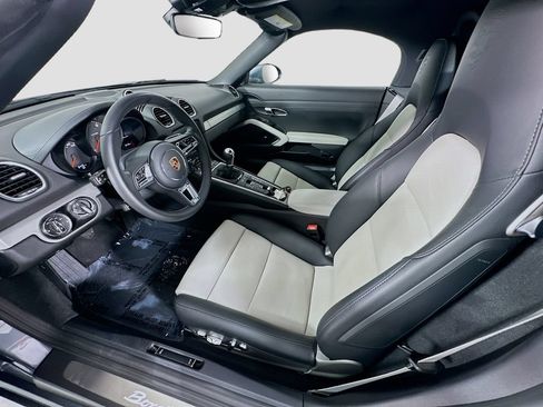Certified 2025 Porsche 718 Boxster RWD image 5