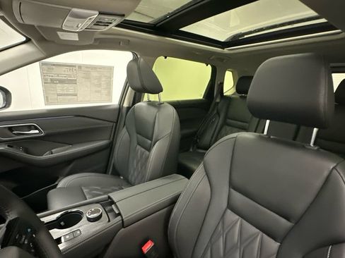 New 2026 Nissan Rogue Platinum AWD/4WD image 9