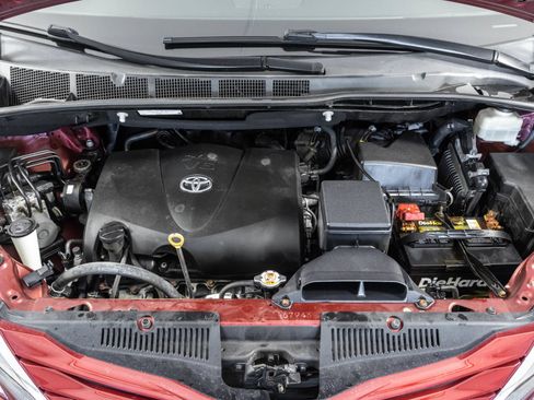 Used 2017 Toyota Sienna LE AWD/4WD image 45
