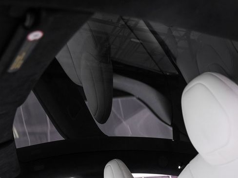 Used 2023 Tesla Model S image 6