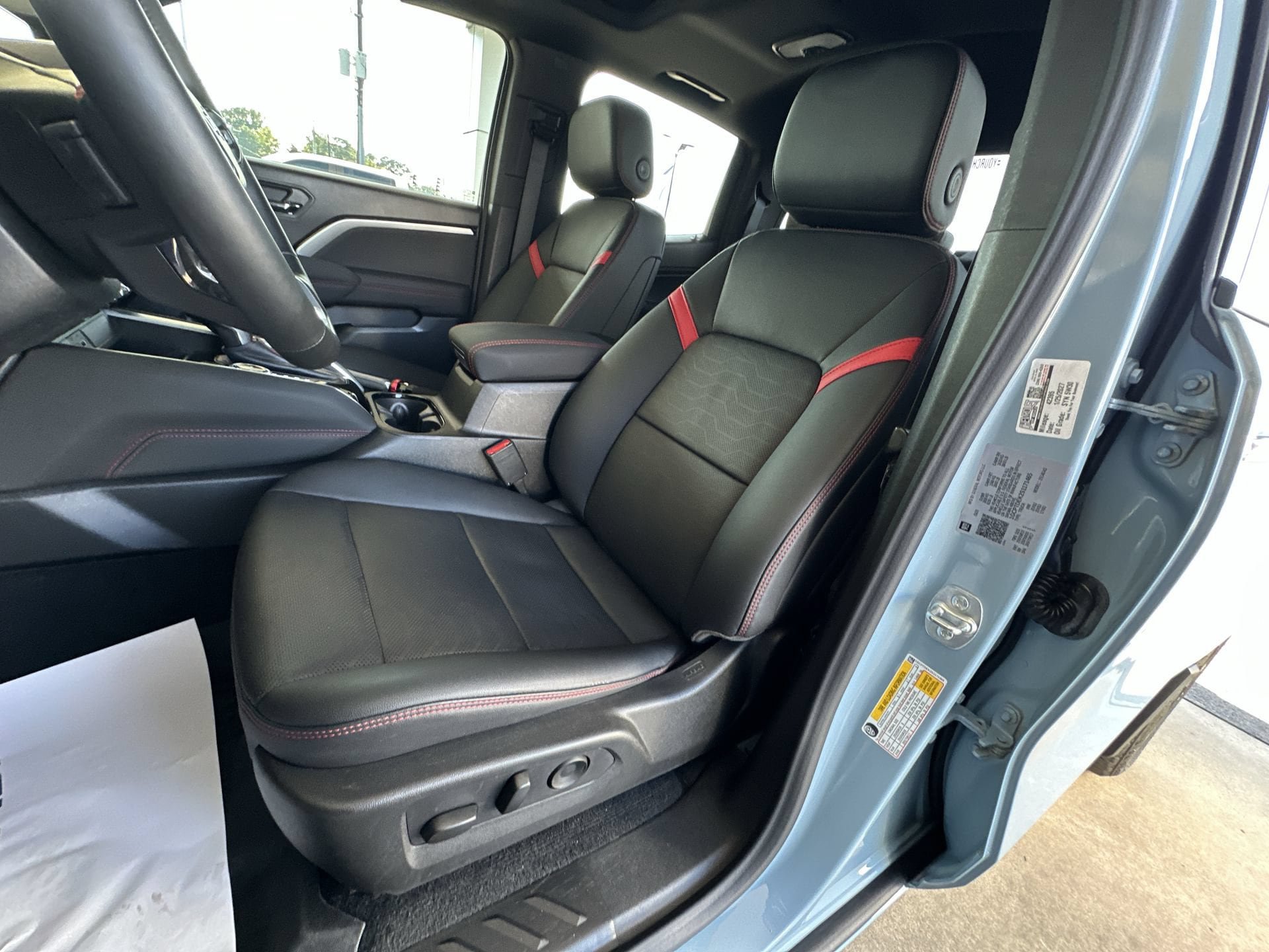 Certified 2025 Chevrolet Colorado Z71 w/ Technology Package AWD/4WD image 20