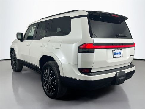 Used 2025 Lexus GX 550 w/ Accessory Package (2T) image 4