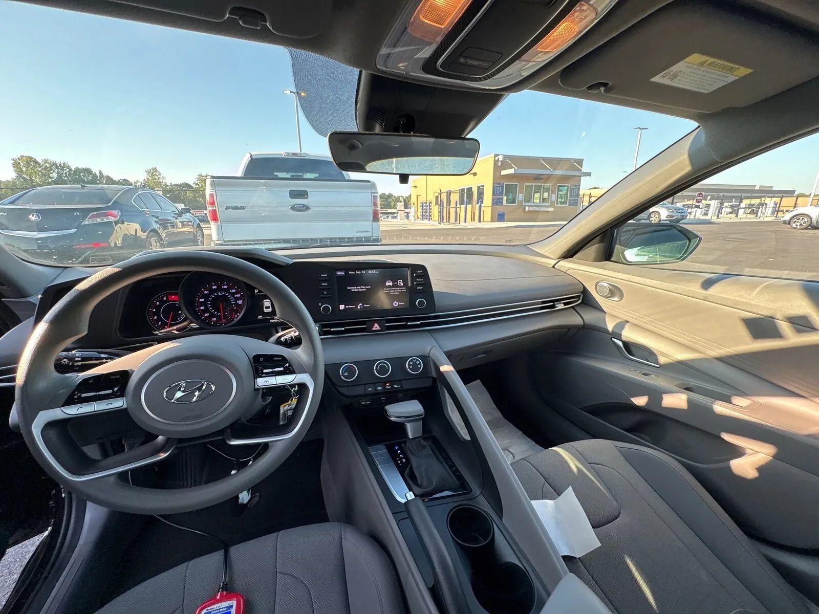 Used 2023 Hyundai Elantra SE w/ Preferred Accessory Package FWD image 6