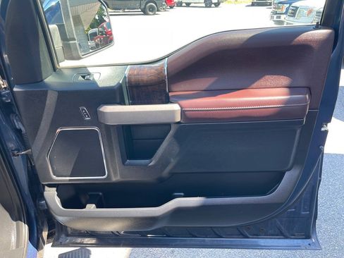 Used 2016 Ford F150 Platinum w/ Equipment Group 701A Luxury AWD/4WD image 38