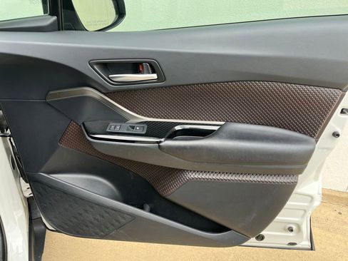 Used 2019 Toyota C-HR Limited FWD image 27