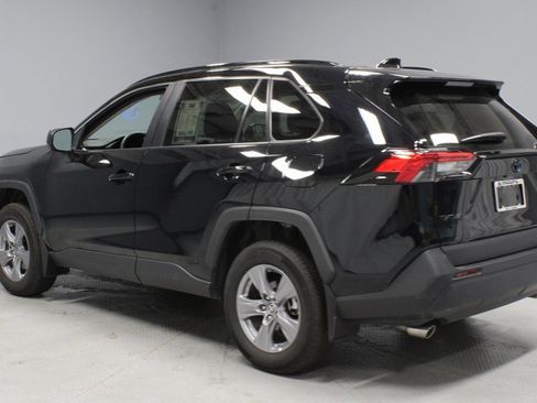 Used 2022 Toyota RAV4 LE image 9