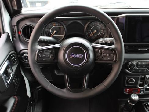 Used 2025 Jeep Wrangler Unlimited Rubicon AWD/4WD image 22