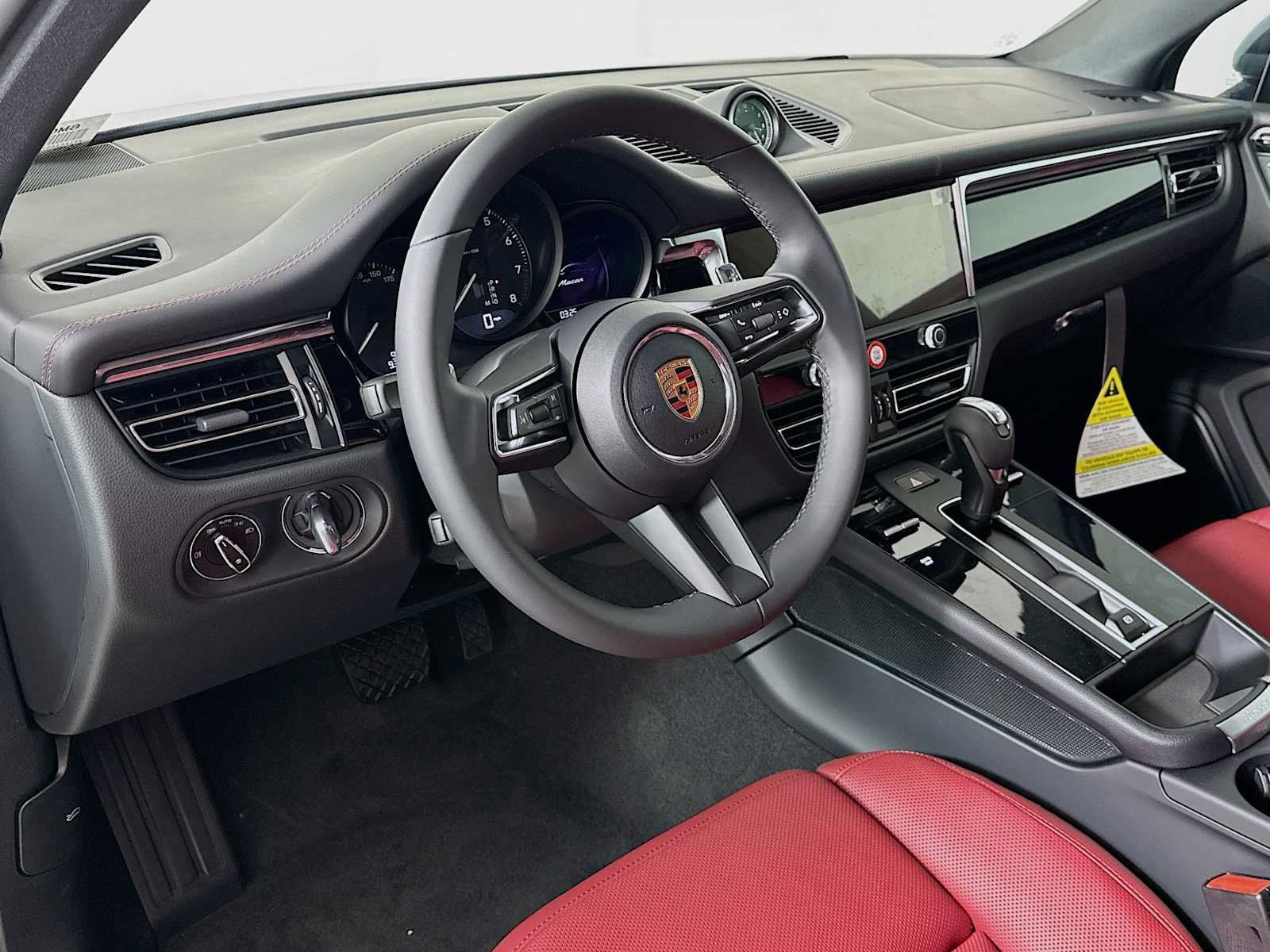 Used 2026 Porsche Macan AWD/4WD image 4