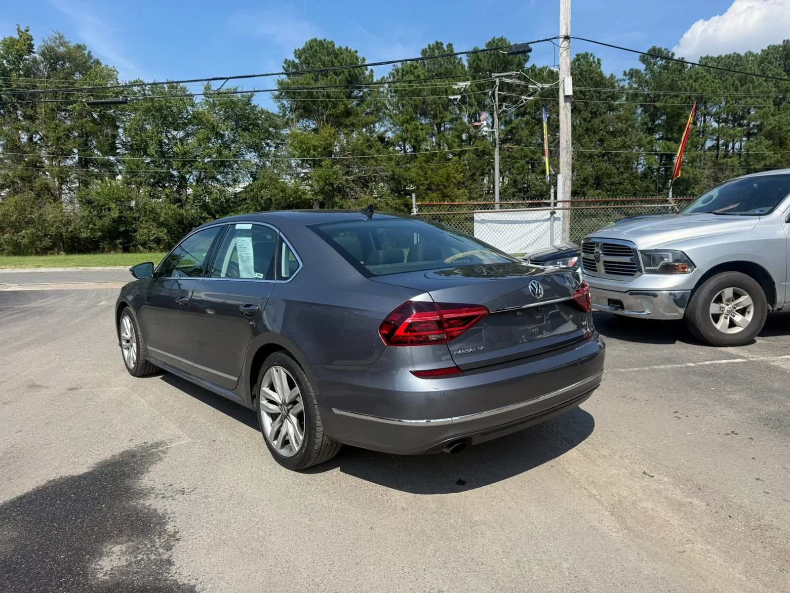 Used 2017 Volkswagen Passat 1.8T SE FWD image 3