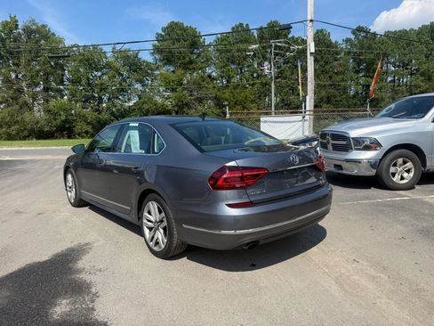 Used 2017 Volkswagen Passat 1.8T SE FWD image 3