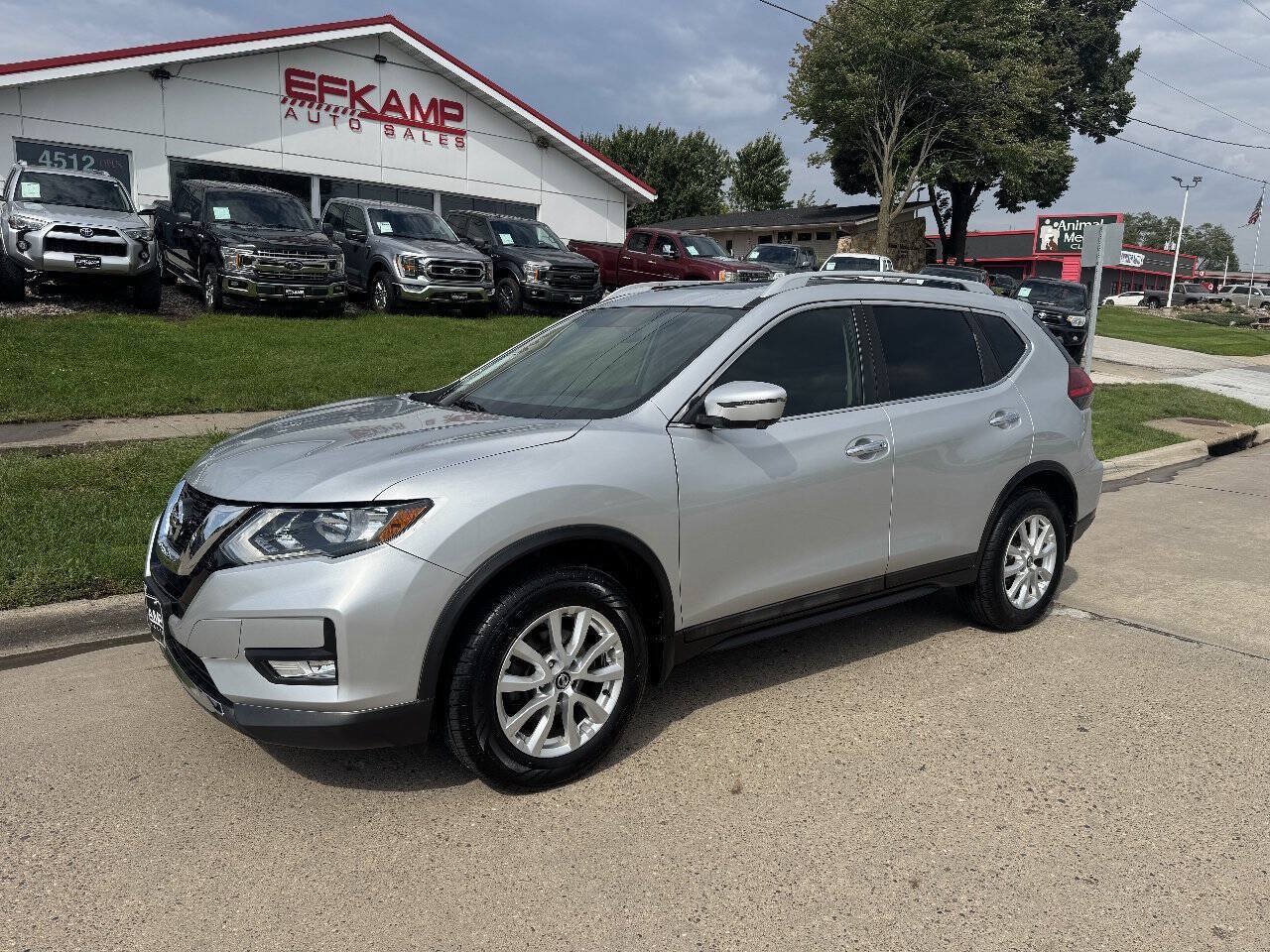 Used 2017 Nissan Rogue SV AWD/4WD image 1