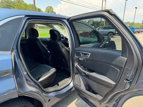 Used 2018 Ford Edge SEL w/ Equipment Group 201A AWD/4WD image 17