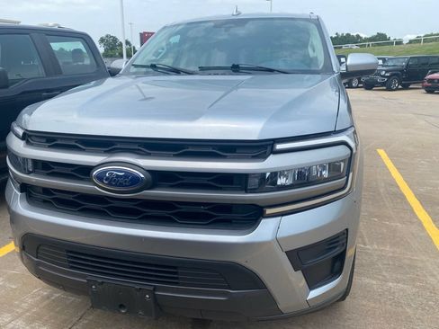 Used 2024 Ford Expedition Max XLT RWD image 2