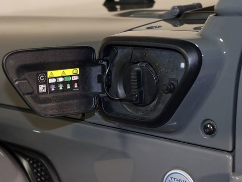 Used 2023 Jeep Wrangler Unlimited Sahara AWD/4WD image 12