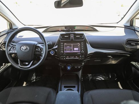 Used 2021 Toyota Prius L Eco FWD image 12