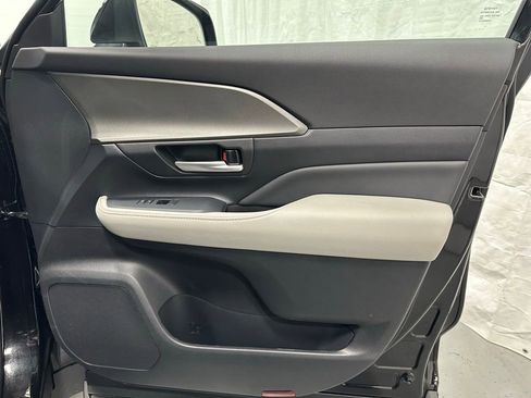 Used 2025 Toyota Grand Highlander AWD image 63