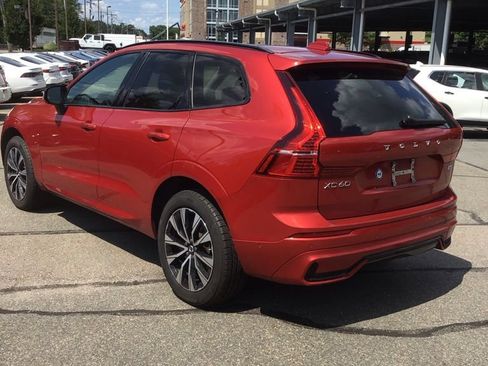 Used 2023 Volvo XC60 B5 Plus AWD/4WD image 5