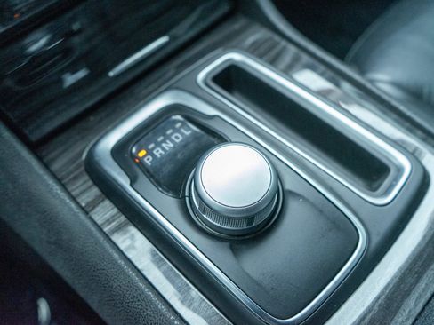 Used 2016 Chrysler 300 Limited image 20