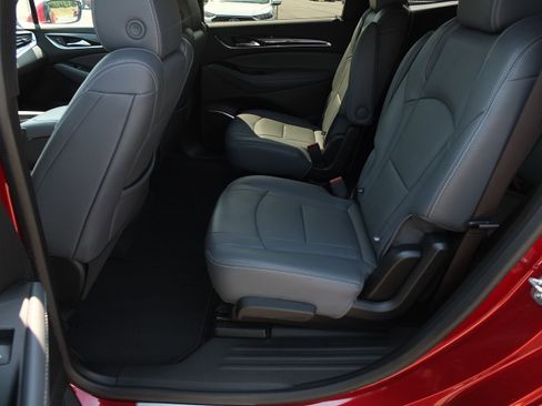 Used 2024 Buick Enclave Premium image 12