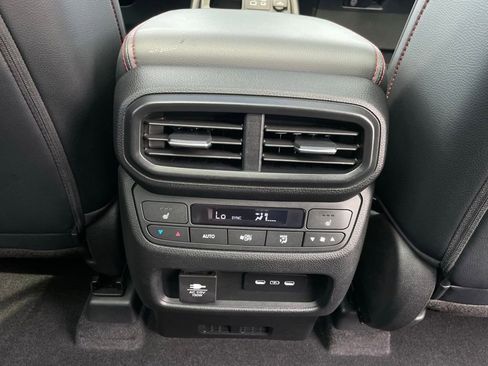 Used 2025 Honda Pilot Black Edition image 41