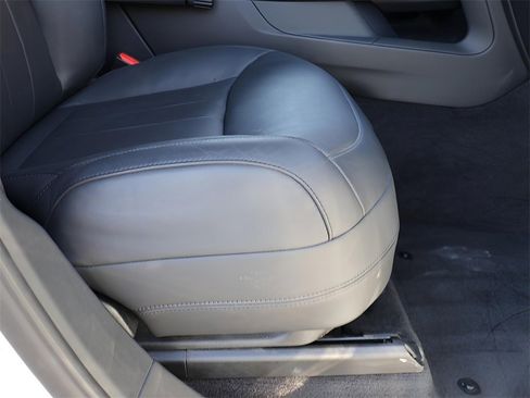 Used 2025 Land Rover Range Rover Sport SE image 11