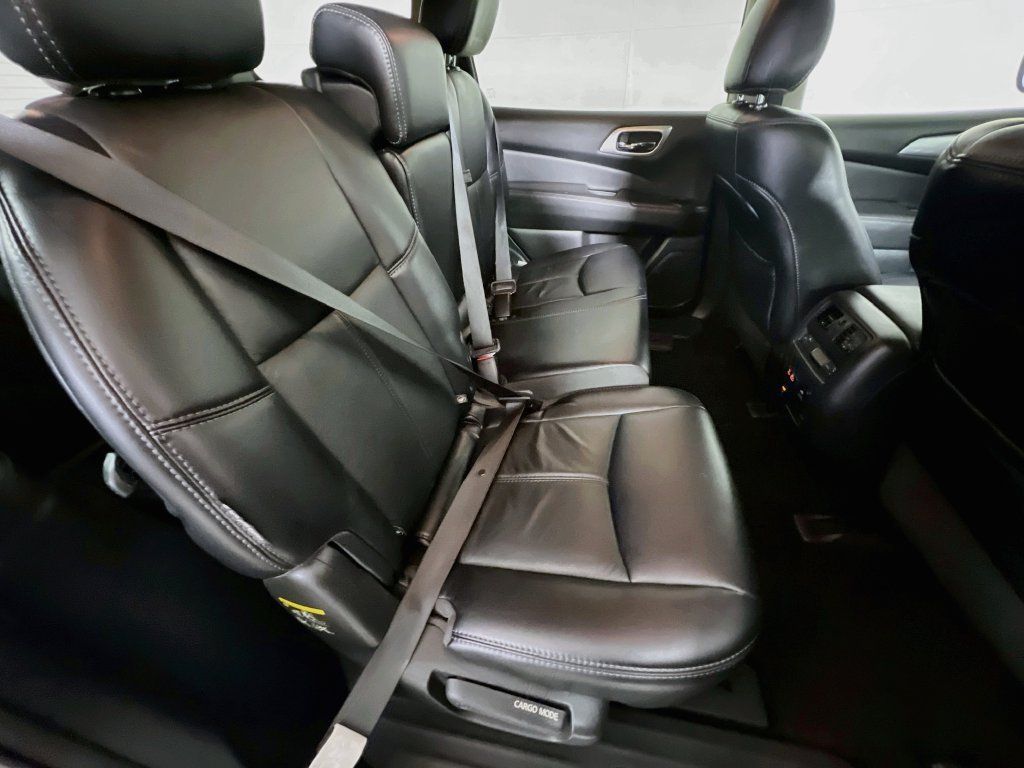 Used 2019 Nissan Pathfinder SL AWD/4WD image 25
