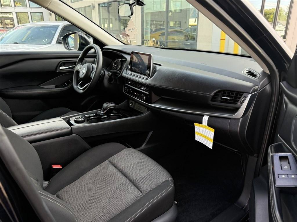 Used 2024 Nissan Rogue SV AWD/4WD image 21