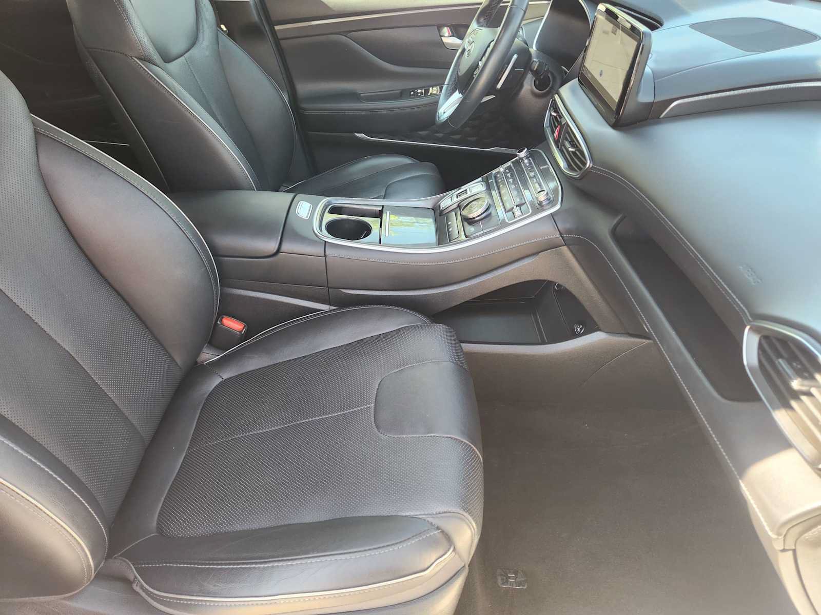 Used 2022 Hyundai Santa Fe SEL w/ Convenience + Premium Package FWD image 13