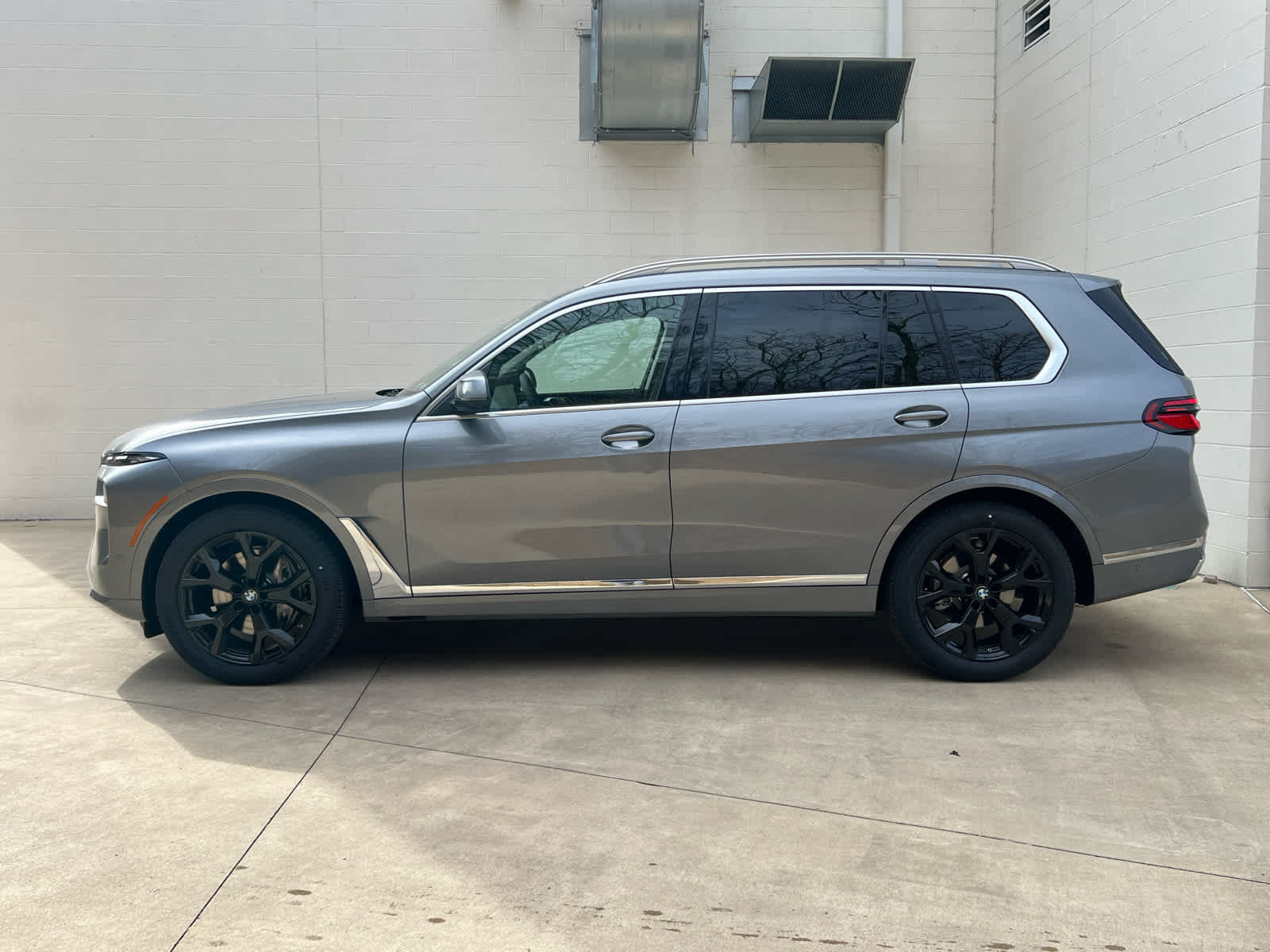 Used 2025 BMW X7 xDrive40i w/ Premium Package AWD/4WD image 5